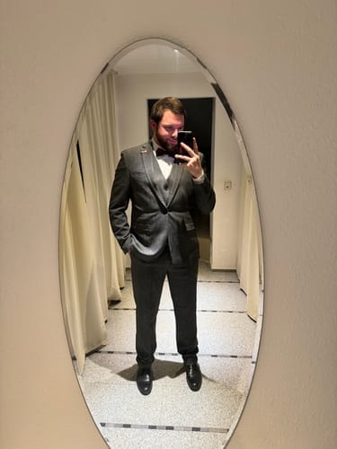 Customer photo review of Three-piece suit Tommy