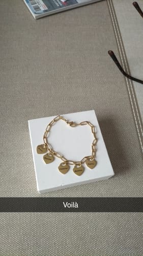 Customer photo review of Bracelet avec pendentifs cœur personnalisés