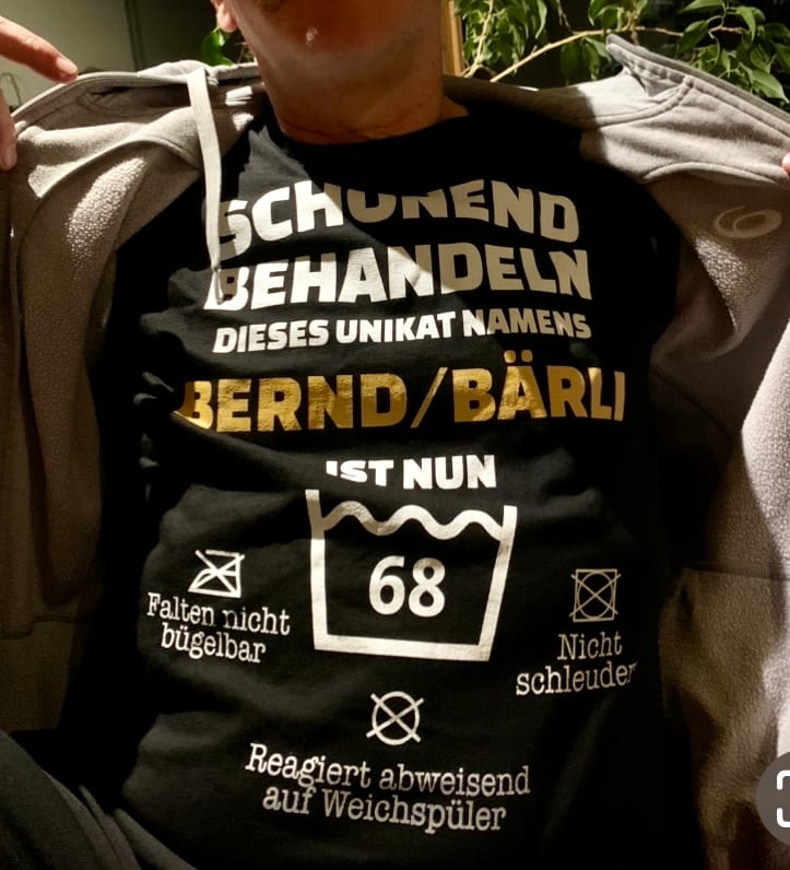 Customer photo review of Lustiges Geburtstags Shirt - Schonend Behandeln - Personalisierbares Herren T-Shirt