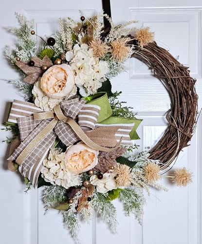 Customer photo review of 14" Oval Grapevine Wreath - DECOE-033