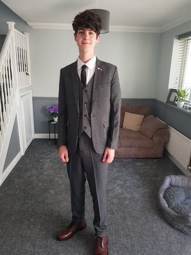 Customer photo review of Three-piece suit Tommy