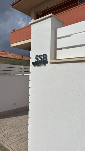 Customer photo review of Numero civico e testo sagomato modello Line 02 Acrilico