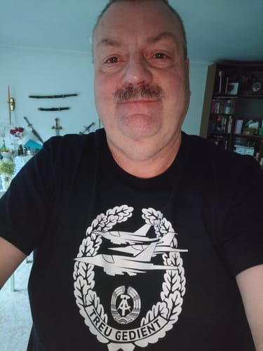 Customer photo review of PREMIUM SHIRT UNISEX • NVA-ORDEN - TREU GEDIENT - LUFTSTREITKRÄFTE