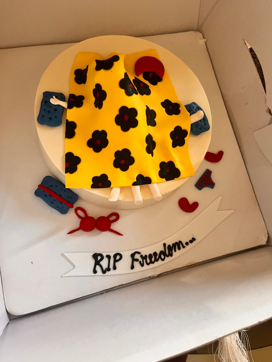 Customer photo review of Cool Naughty Cake
