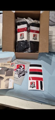 Customer photo review of 10er Pack schwarze Socken, halbhoch, schwarz-weiß-rot gestreift, Deutschland Socken