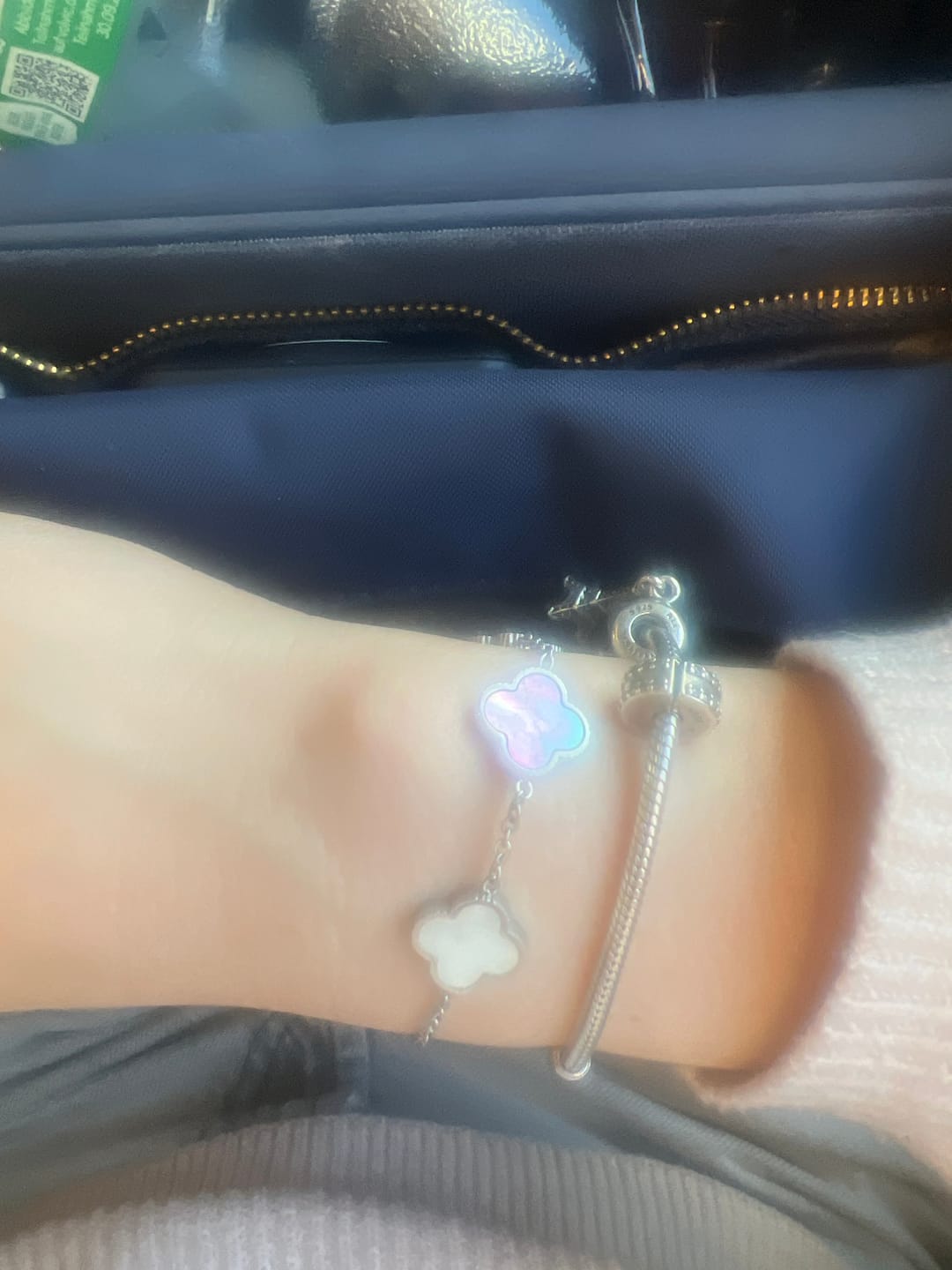 Customer photo review of Perlmutt Lucky Leaf Abbaddon Armband 14k Vergoldet
