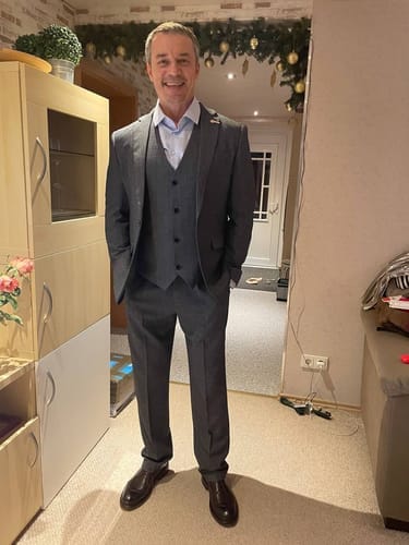 Customer photo review of Three-piece suit Tommy