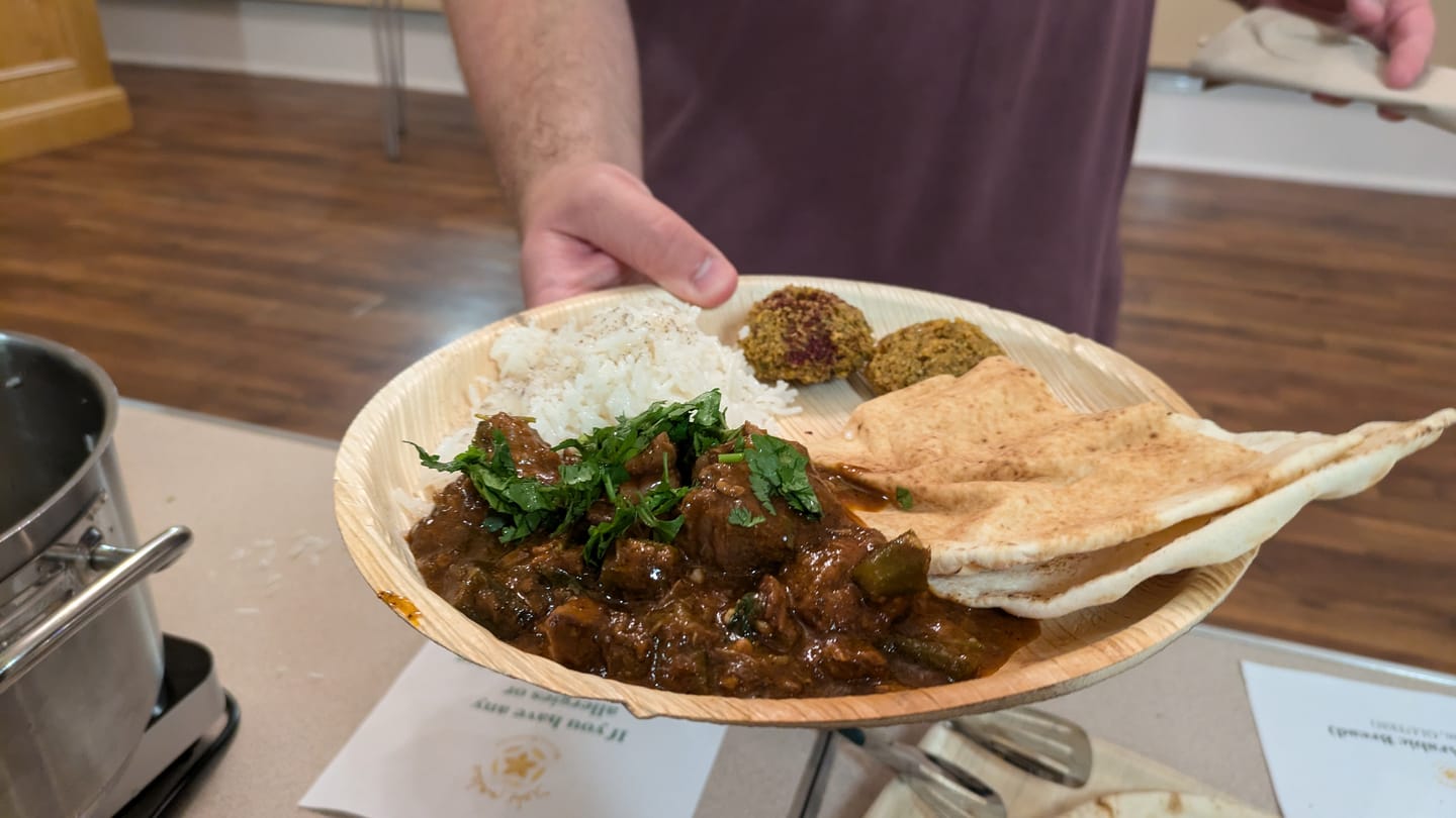 Customer photo review of 12" (30cm) Large Round Palm Leaf Compostable Plates