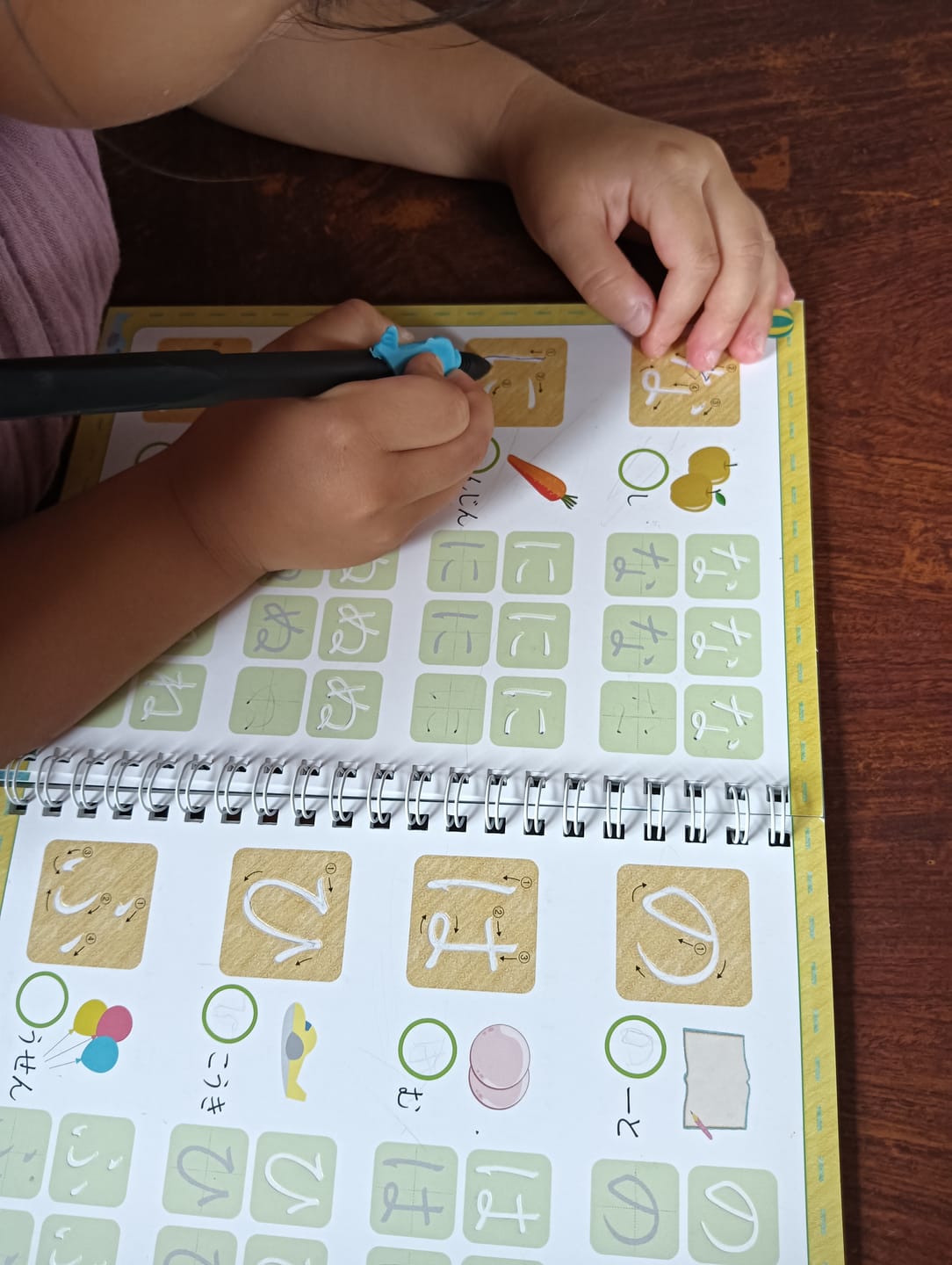 Customer photo review of まほうのドリル専用ペン(替芯5本・矯正グッズ付)