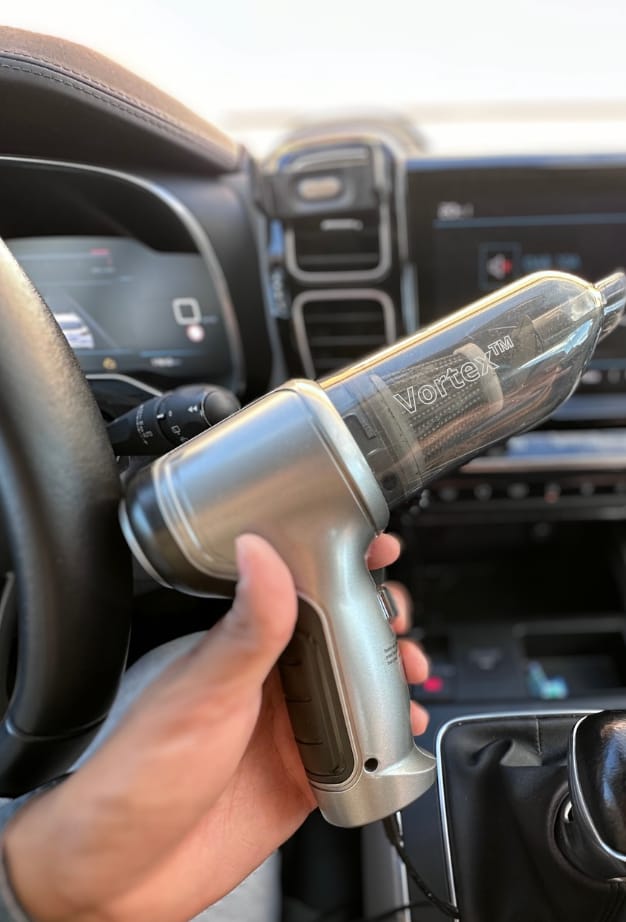 Customer photo review of Aspirateur Vortex : L’Essentiel pour une Voiture Impeccable