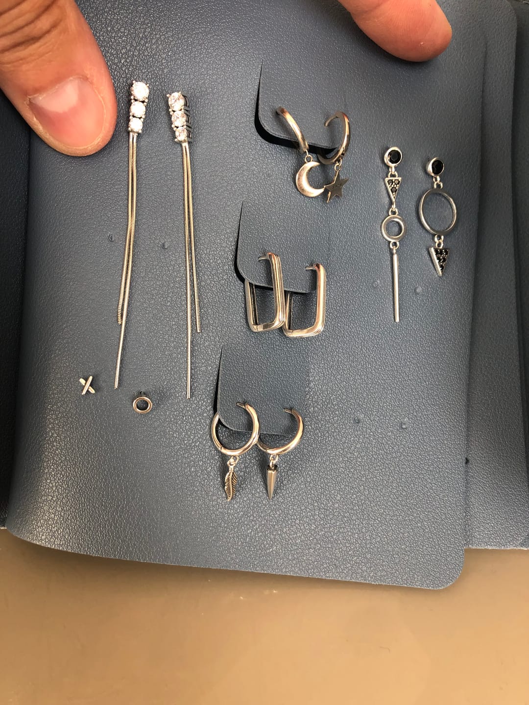 Customer photo review of Pendientes Hombre BRAVE Erratic