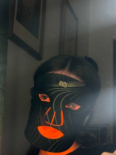 Customer photo review of INIA GLOW Wireless Red Light Therapy Mask