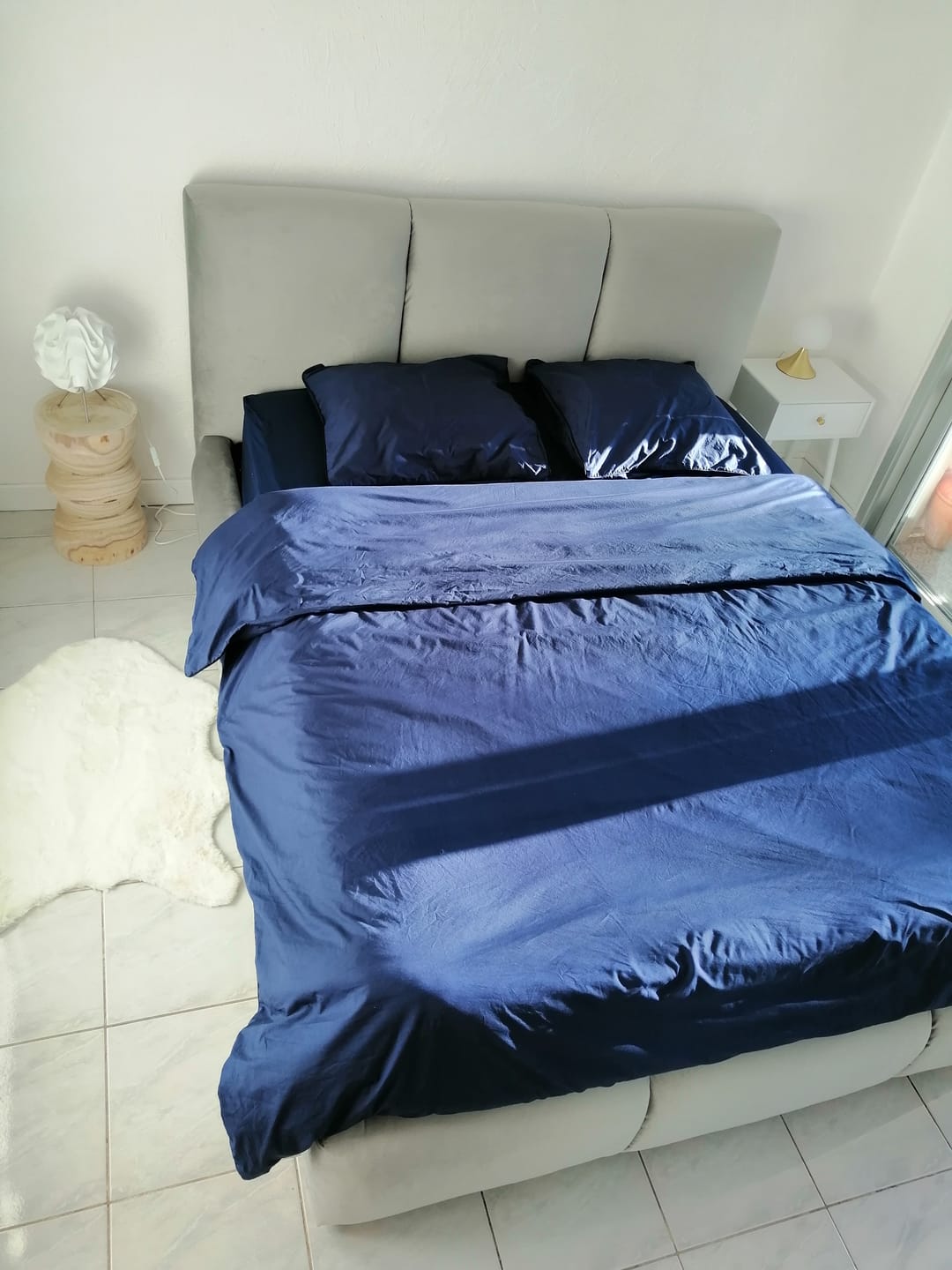Customer photo review of Lit rembourré avec coffre de rangement - SOPHIE