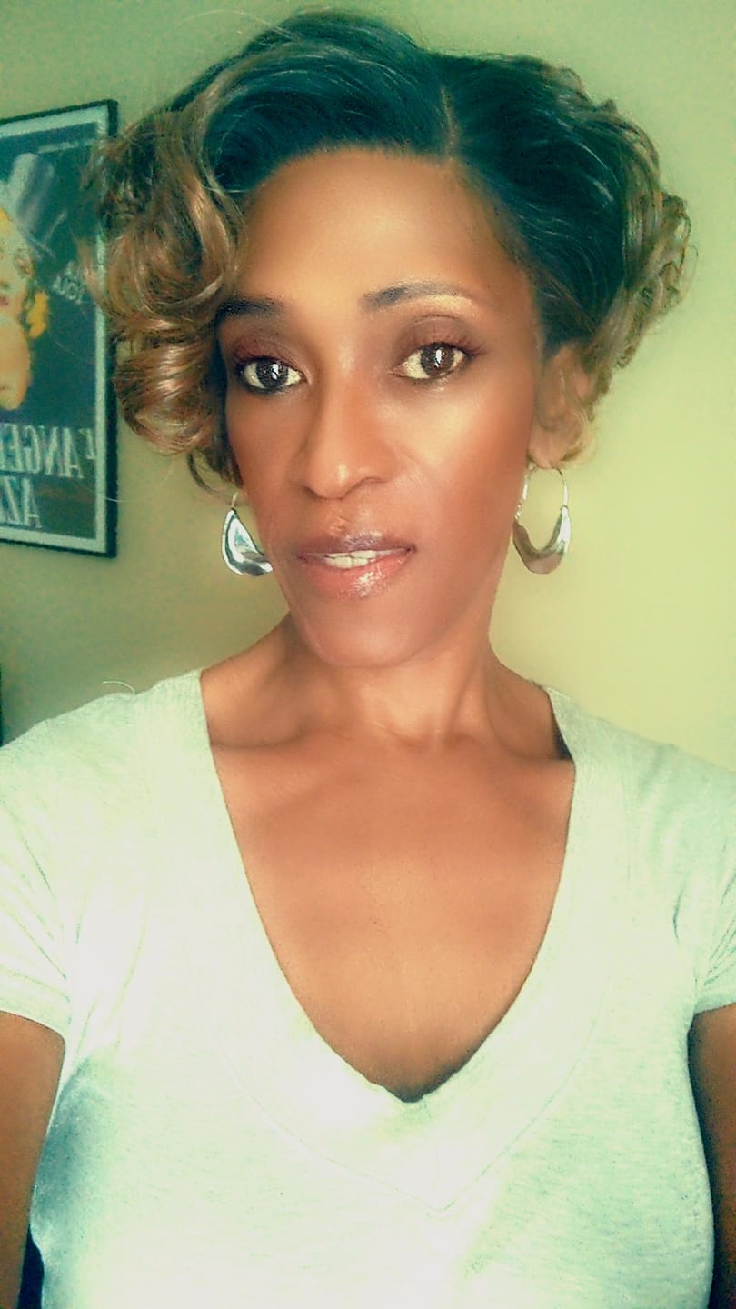 Customer photo review of Outre Perfect Hairline Glueless Hand-Tied 13x4 HD Lace Front Wig - LORI