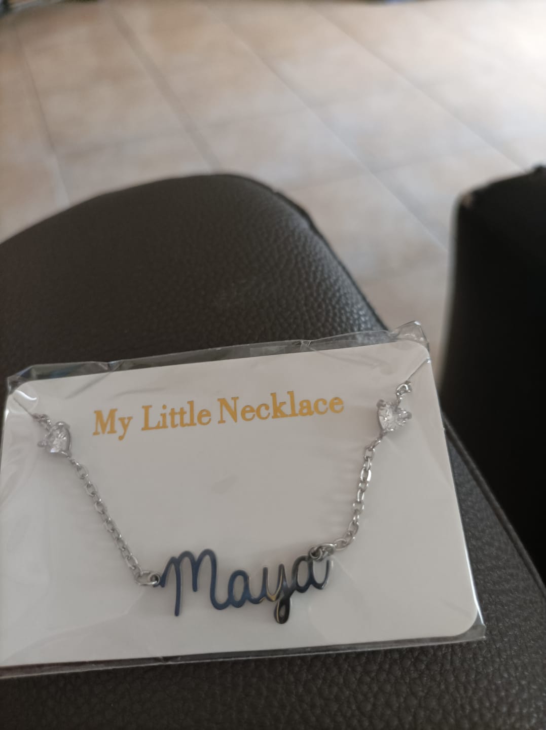 Customer photo review of Collier Cursif avec 4 Coeurs et Pierres