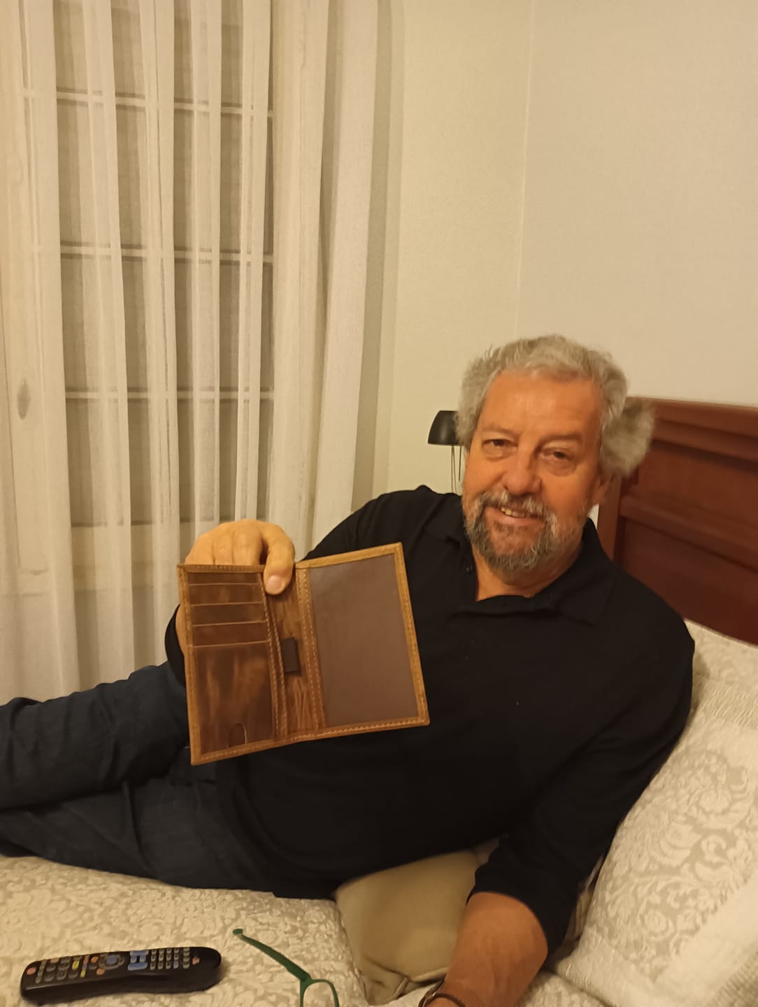 Customer photo review of Porta pasaporte single