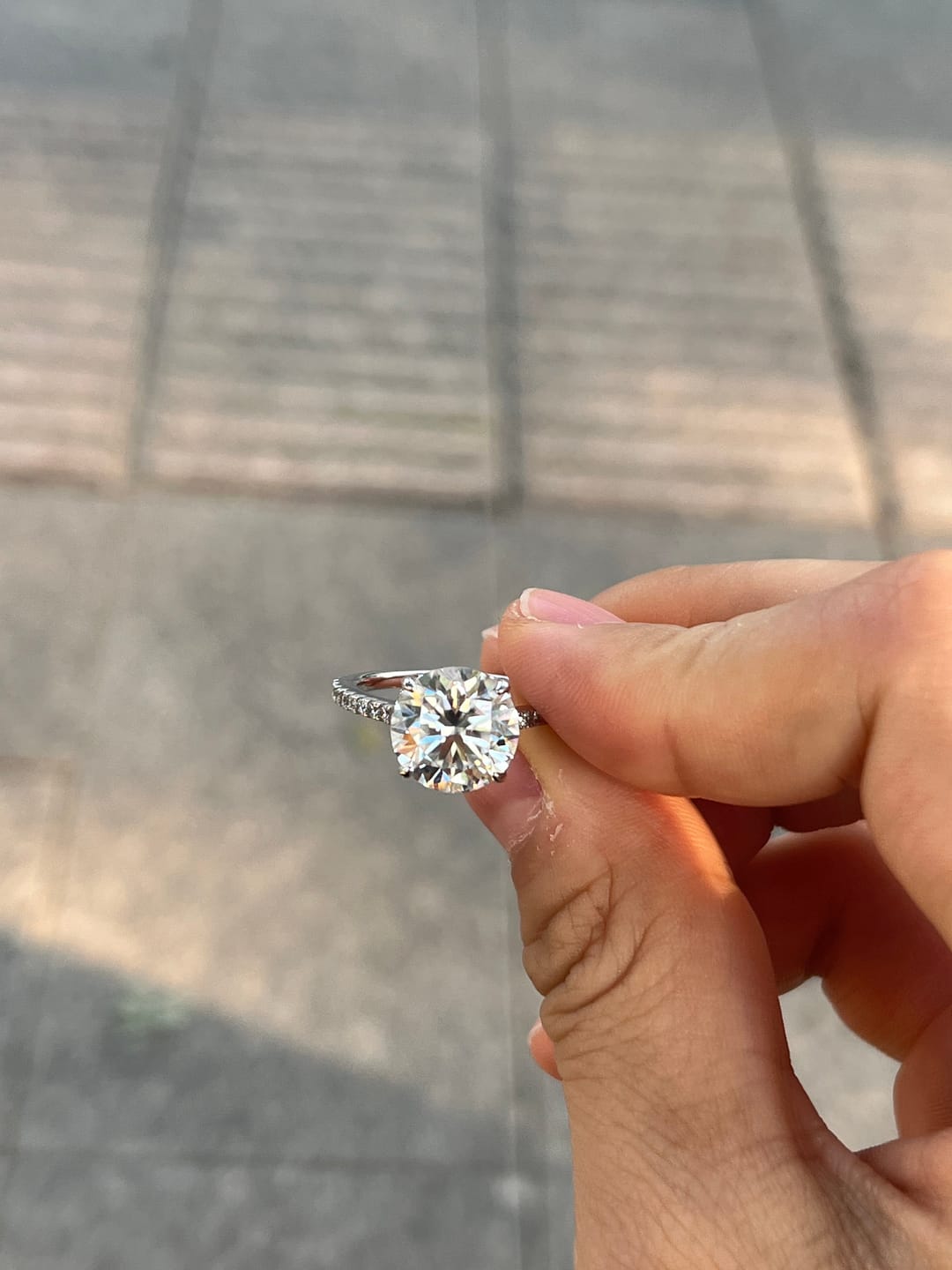 Customer photo review of S925 Moissanite 4.0/3.0 Carat Round Cut Engagement Ring Stackable Ring For Women Everyday Wear