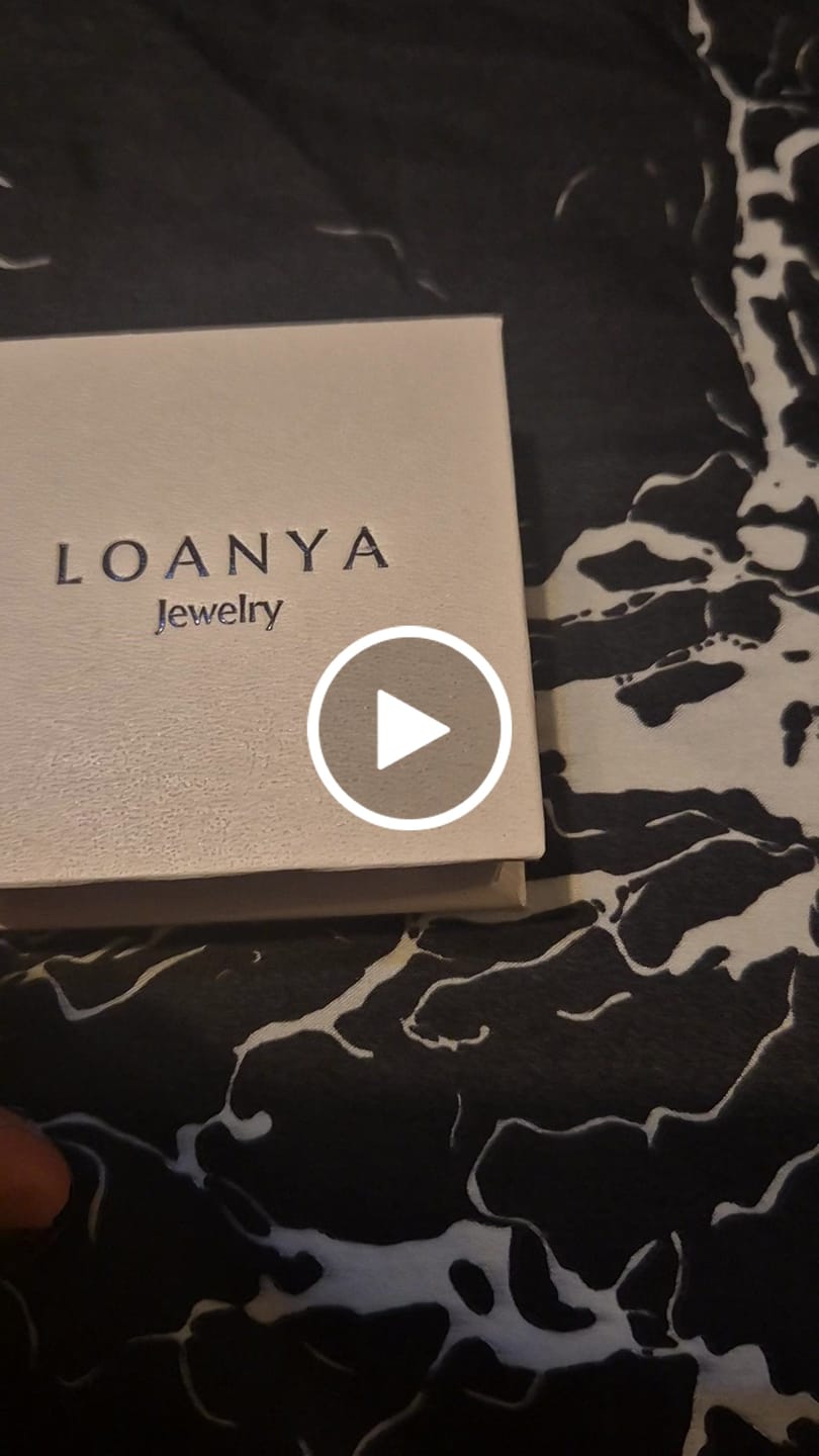 Customer video review of Lebensbaum Kette mit personalisierten Namen