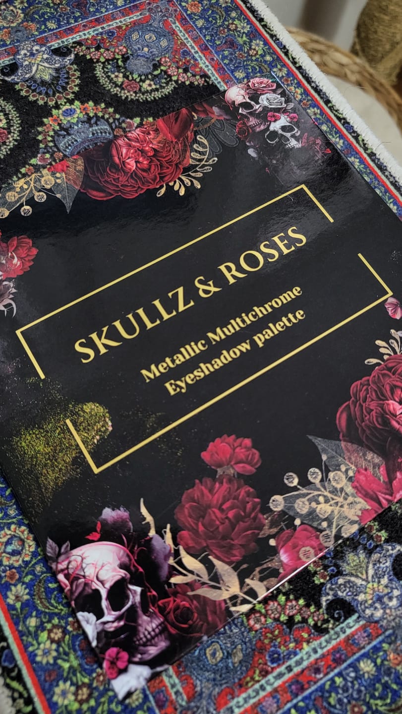 Customer photo review of Skullz & Roses Metallic Multichrome Eyeshadow Palette ( IN STOCK )