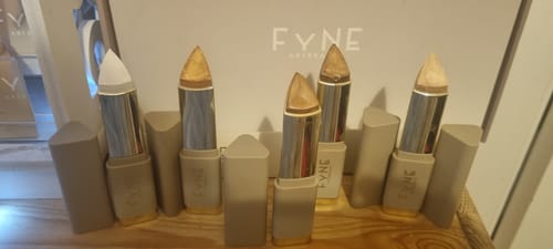 Customer photo review of FYNE SHYNE CREAM HIGHLIGHTER - BUNDLE