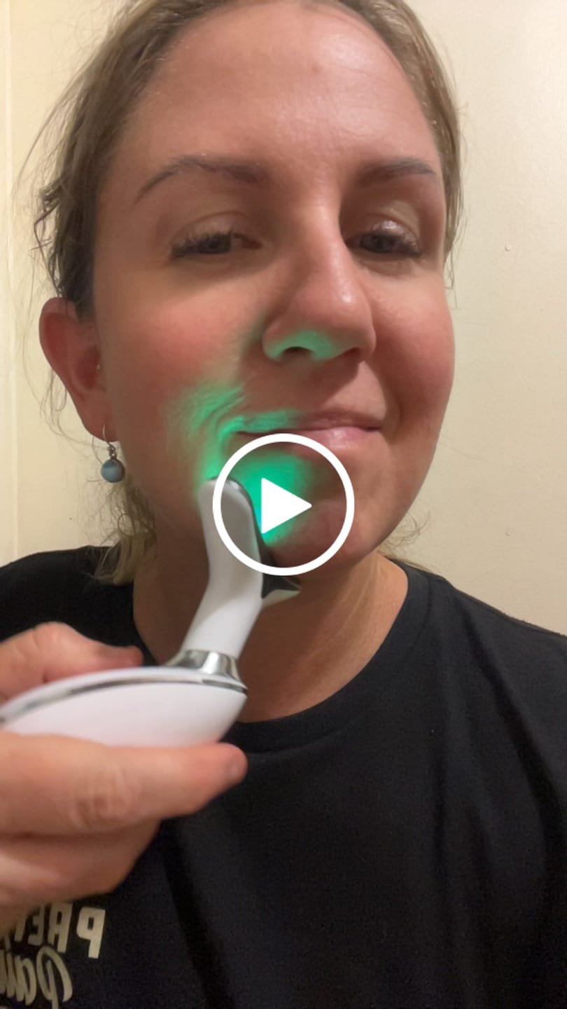 Customer video review of Naked Skin Handset™