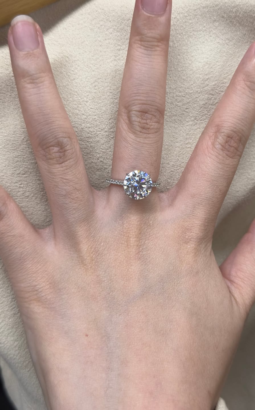 Customer photo review of S925 Moissanite 4.0/3.0 Carat Round Cut Engagement Ring Stackable Ring For Women Everyday Wear