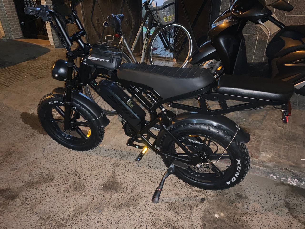 Customer photo review of S8 Vintage Vélo électrique de route 500W, Ebike 48V 15Ah avec batterie au lithium amovible, autonomie de 50 km, pneu large tout-terrain de 20 pouces.