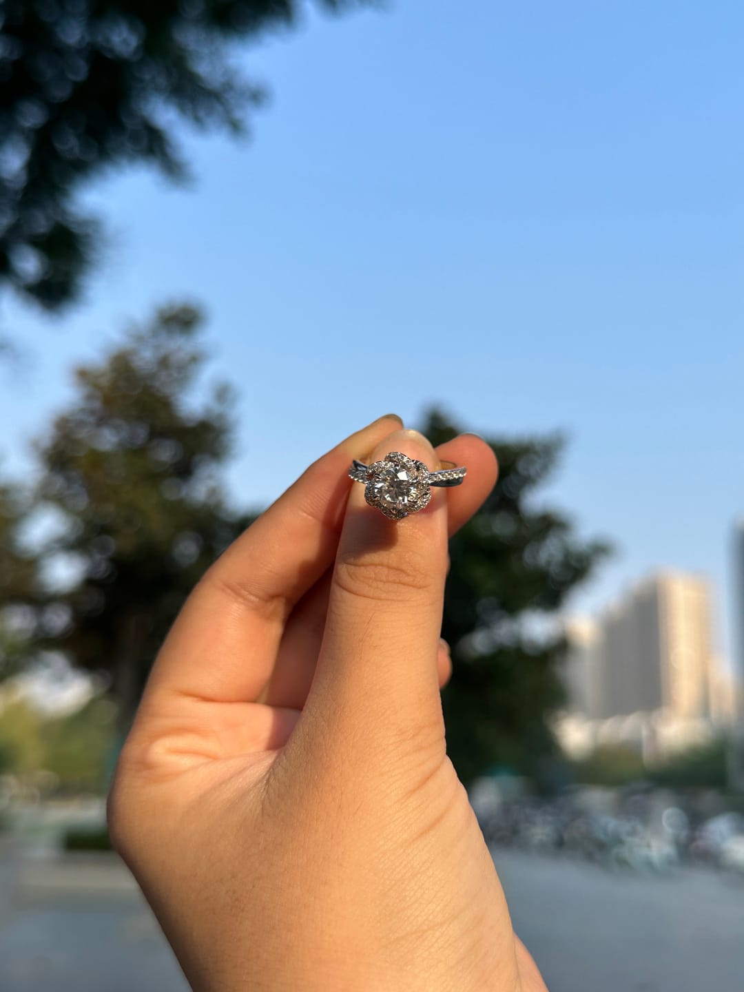 Customer photo review of S925 Moissanite 1.0CT Twist Flower Design Engagement Ring