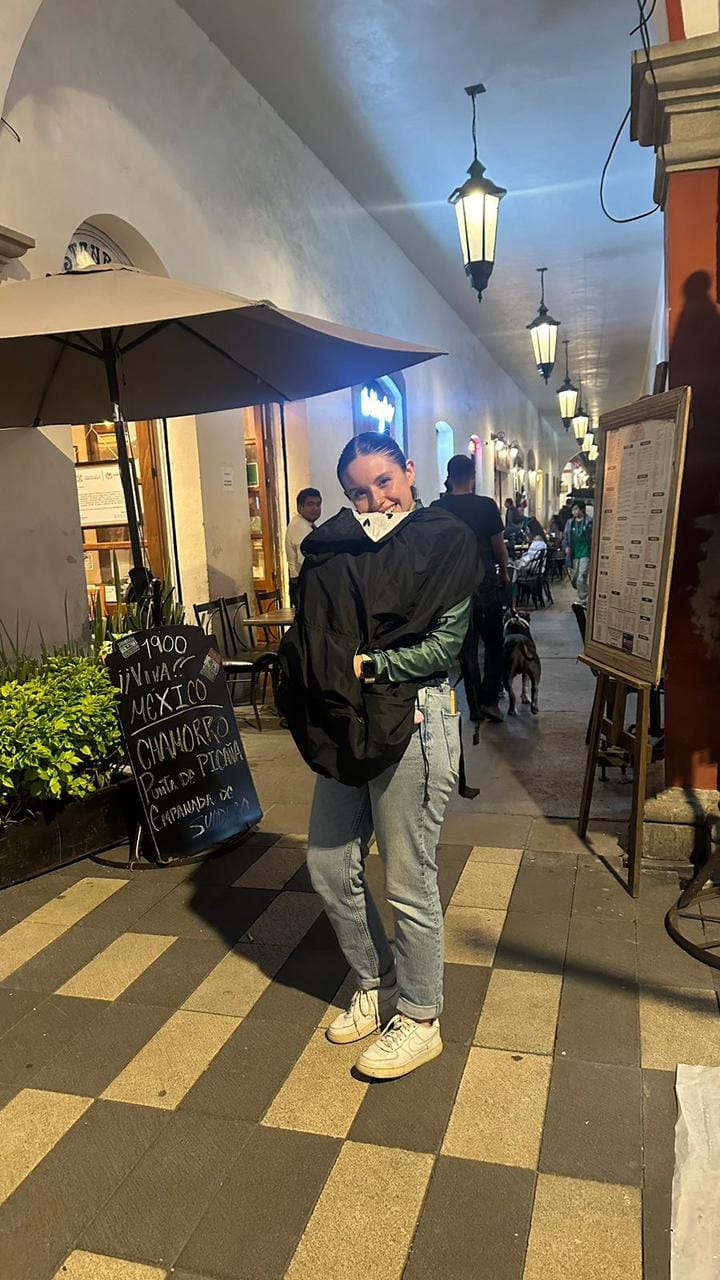 Customer photo review of Cobija IMPERMEABLE manos libres •CORAZONES NEGRO•
