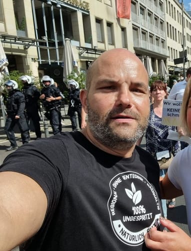 Customer photo review of DEZENTE REBELLEN PREMIUM SHIRT BUBEN • 100% UNGESPRITZT