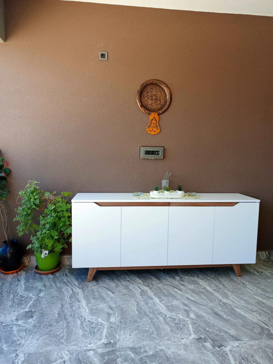 Customer photo review of Rani GD102 Modern Ayaklı Konsol Beyaz - Minyatür Ceviz