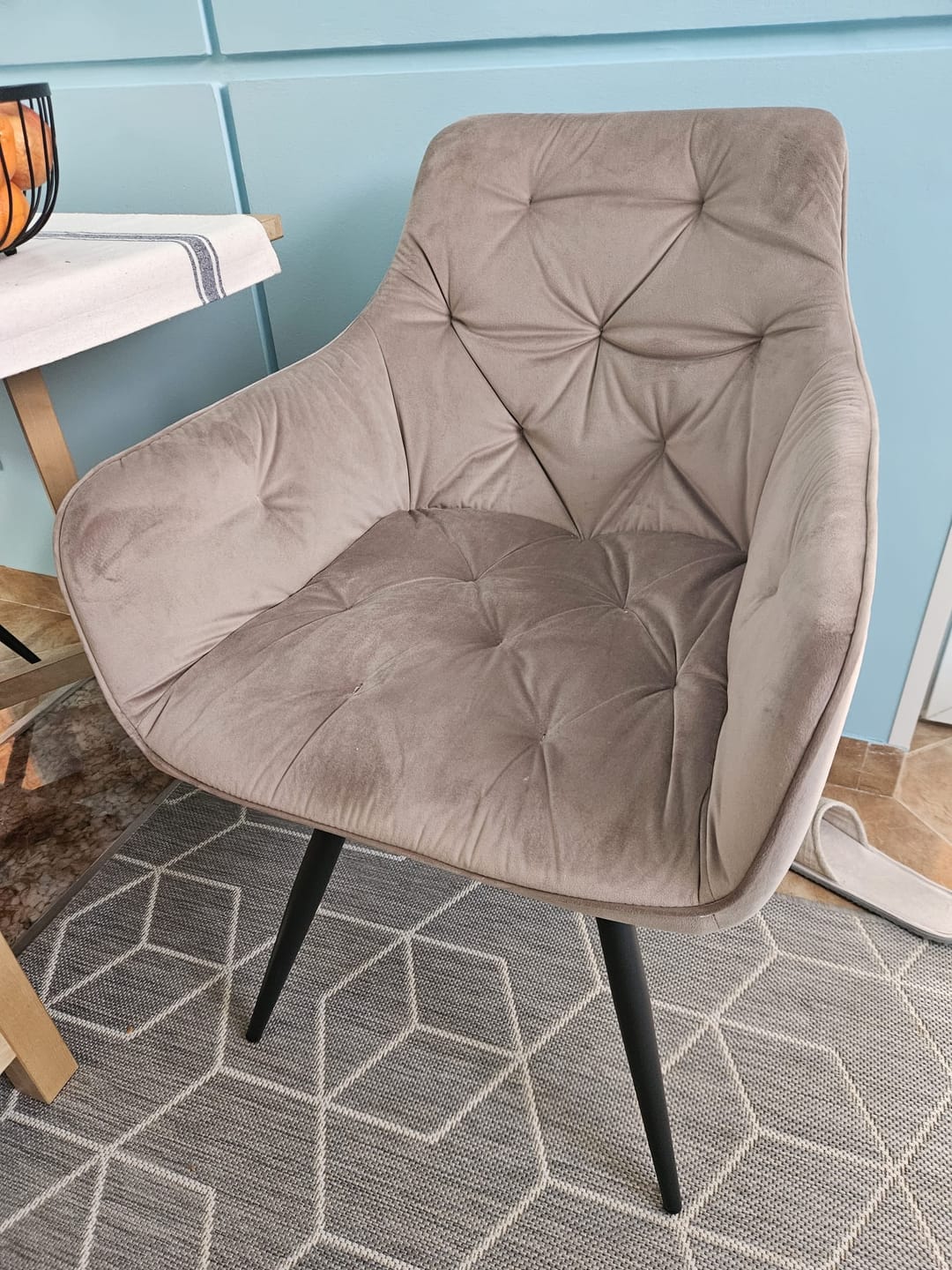 Customer photo review of Scaun MANGO, bej/negru, stofa catifelata/metal, 57x45x83 cm
