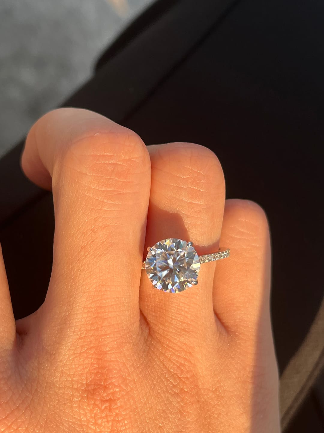 Customer photo review of S925 Moissanite 4.0/3.0 Carat Round Cut Engagement Ring Stackable Ring For Women Everyday Wear
