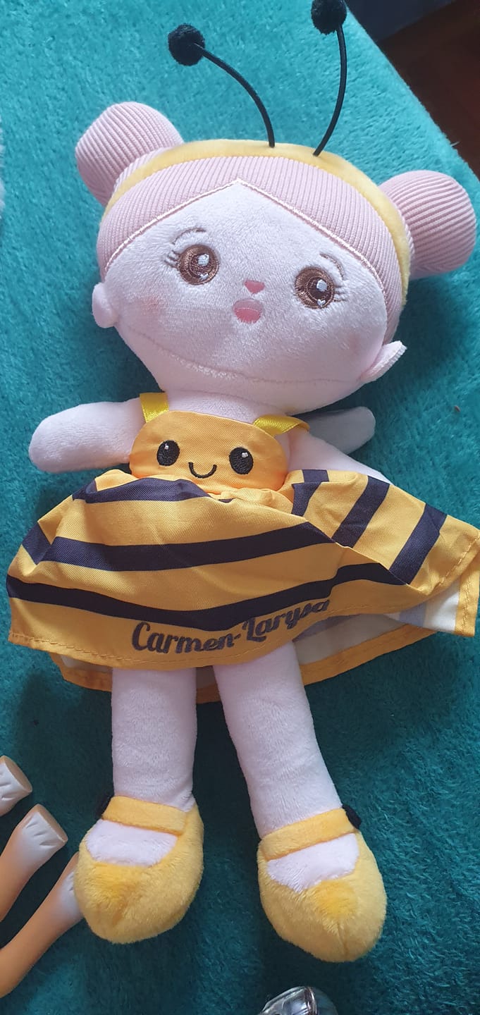 Customer photo review of Personnalisée Poupée en Peluche avec Yeux Ouverts D'abeille