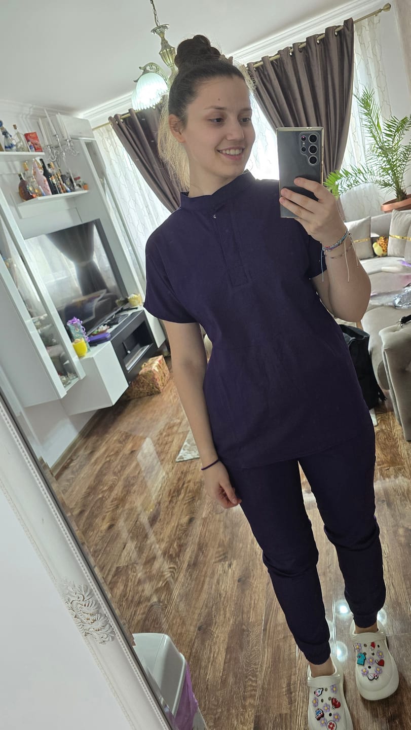 Customer photo review of Costum Medical Mov, Pentru Femei - Purple - Model Activity