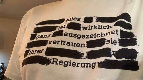 Customer photo review of PREMIUM SHIRT BUBEN • ZENSUR / VERTRAUEN SIE IHRER REGIERUNG - dunkel