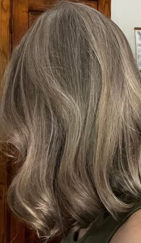 Customer photo review of Weightless Shampoo & Conditioner Subscription