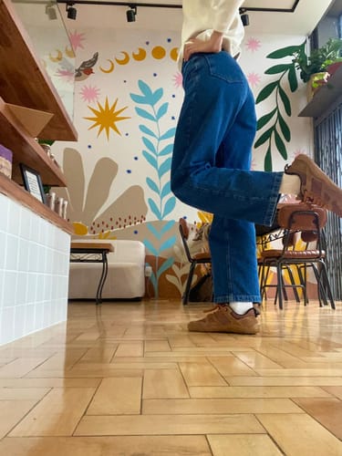 Sara T. review of Calça Jeans Reta Araçá Azul Médio image 1 out of 1