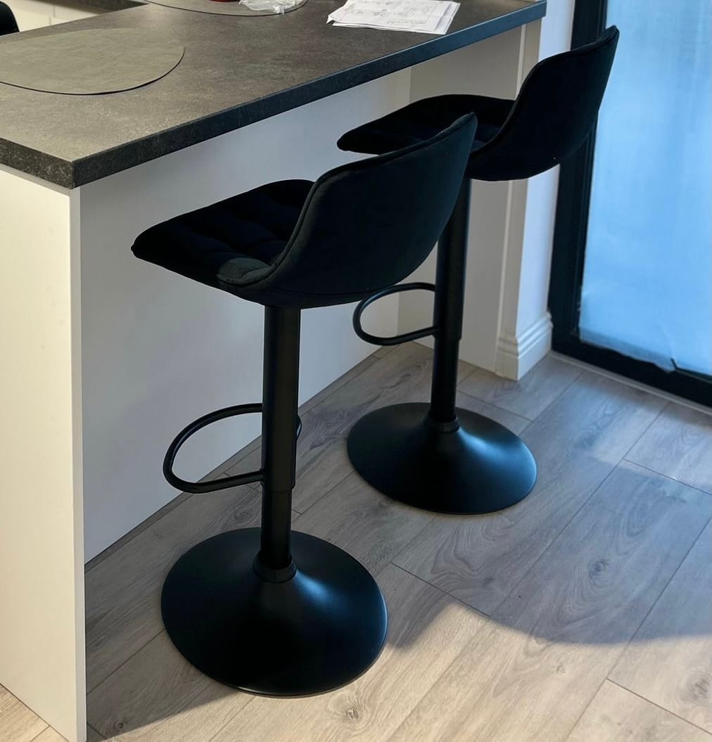 Customer photo review of Scaun bar H95, negru, stofa catifelata/otel, 43x44x84/106 cm