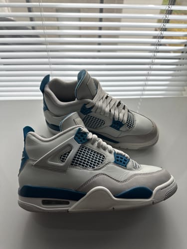 Customer photo review of Jordan 4 Military Blue (EU 40)