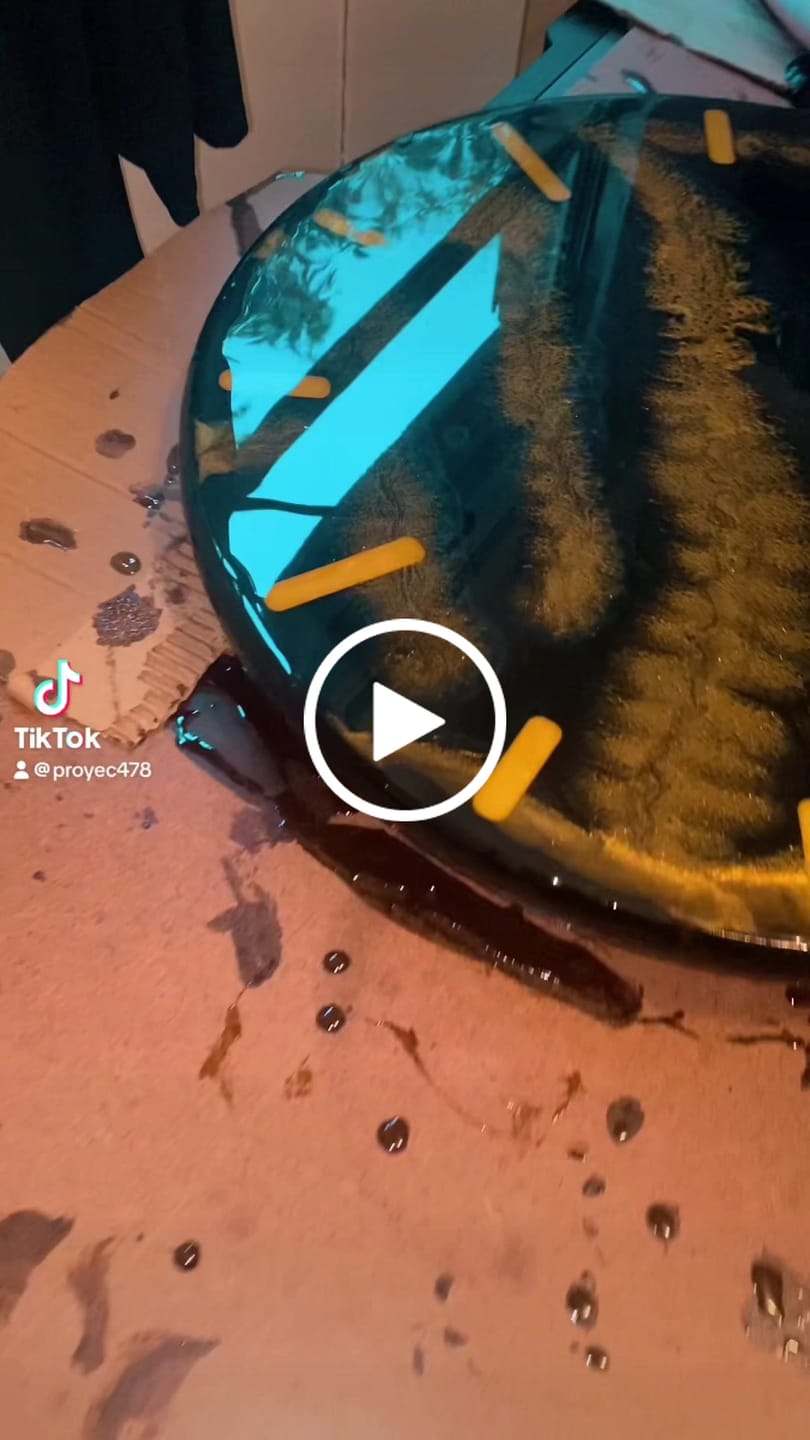 Customer video review of 18" Round x 2" Deep Silicone Mold For Epoxy Resin