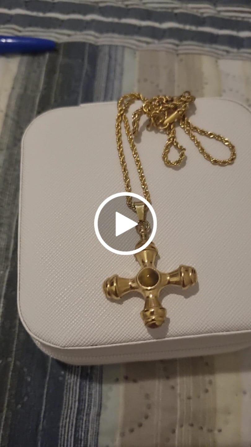 Customer video review of Colar Olho de Tigre Banhado em Ouro 18k