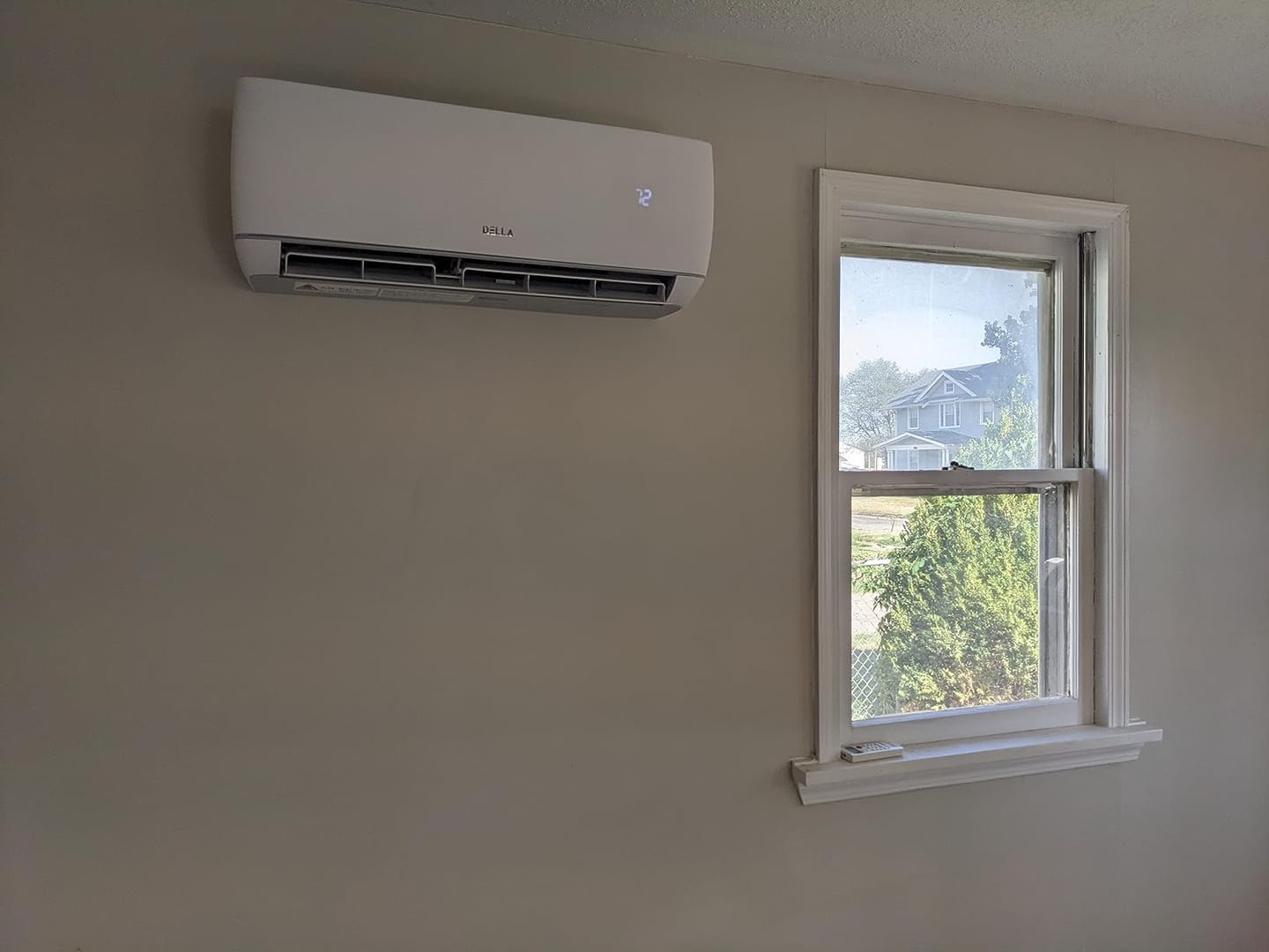 Customer photo review of DELLA Motto Series 9100 BTU 20.5 SEER2 Mini Split Heat Pump AC - Up to 400 Sq.Ft.
