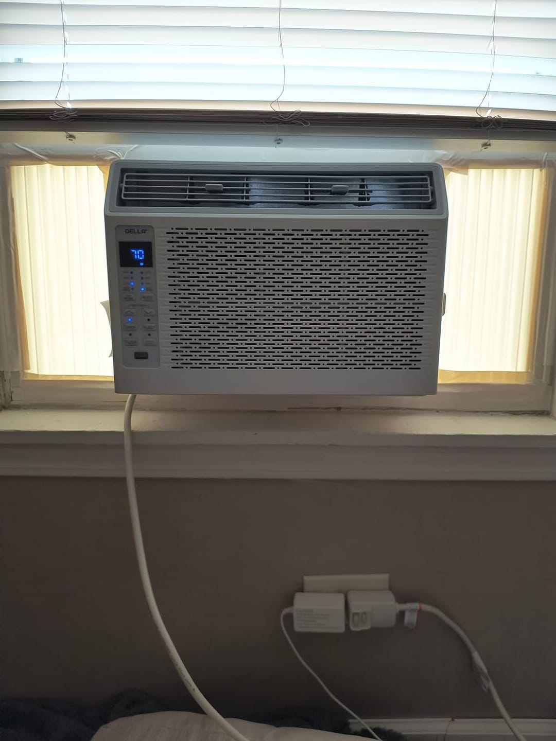 Customer photo review of DELLA Fenestra Series 6000 BTU Smart Window AC with Remote/App Control, Cools Up to 250 Sq. Ft