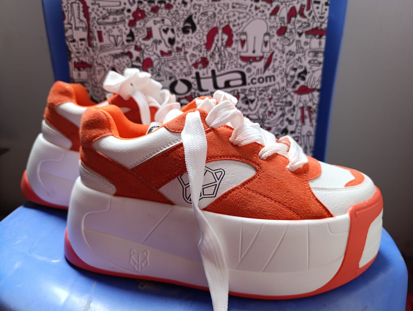 Customer photo review of Zapatilla Plataforma Naranja Mujer C7325