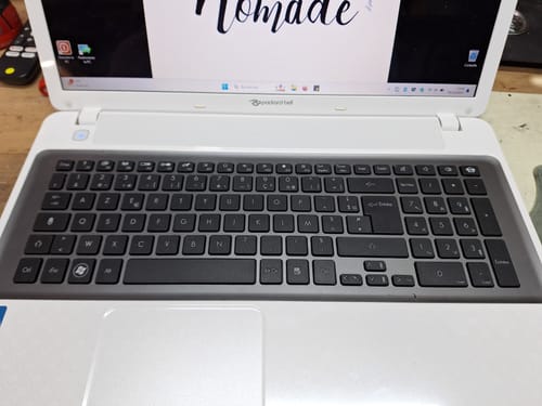 Avis photo d'un client sur Clavier AZERTY Français Pour Packardbell EasyNote LV11 LV11HC LV11HC LV44HC