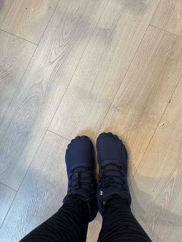 Customer photo review of Caspar Pro - Non-slip & Water-Resistant Winter Barefoot Shoe