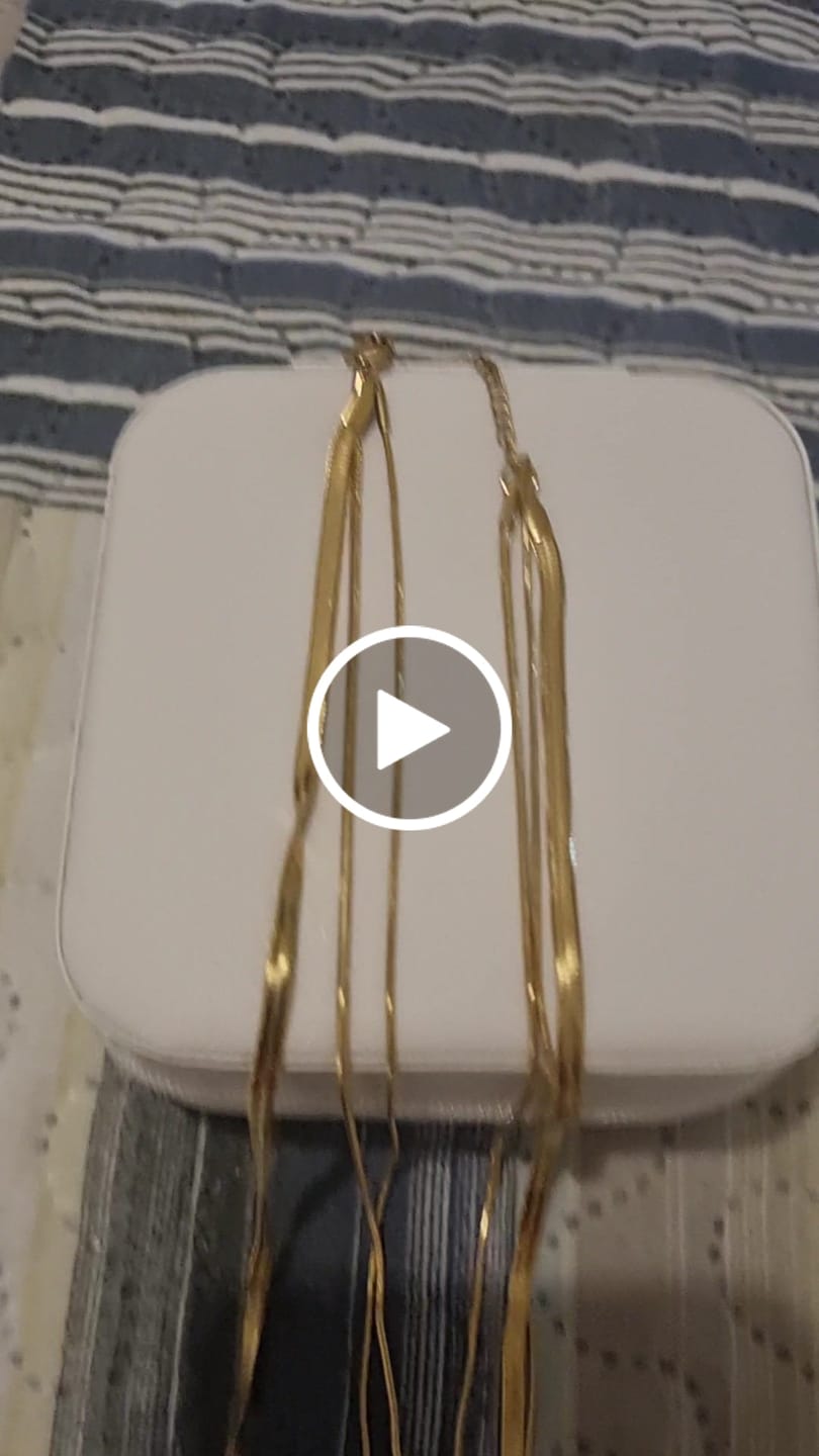 Customer video review of Colar Celina Trio Camadas Malha Banhado em Ouro 18K
