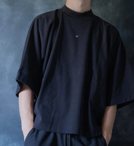 Customer photo review of Logo No Seam Tee - Yeezy Gap Engineered By Balenciaga - 3 Colors Available