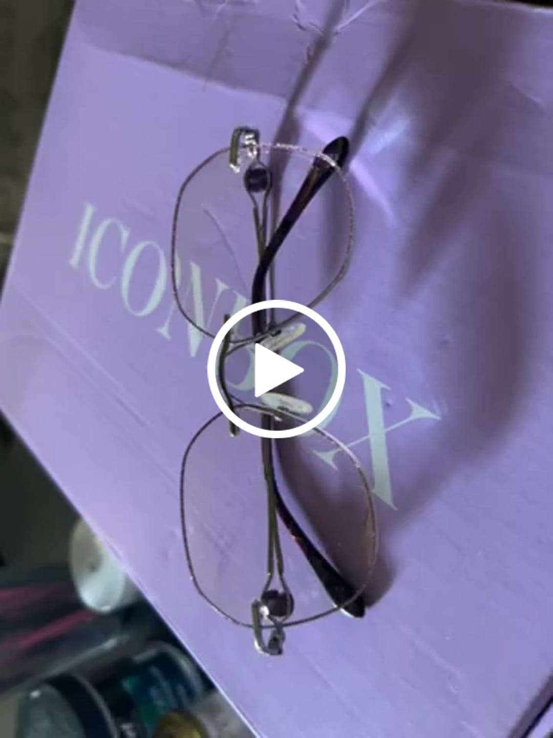 Customer video review of Iris